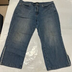 Venezia Women’s 18 Medium Wash Bedazzled Jean Capris Casual Y2K Mcbling 90’s